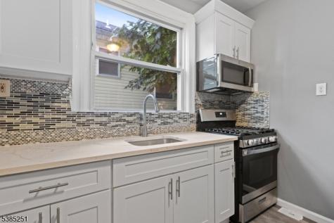 23 9TH Avenue East Orange NJ 07018