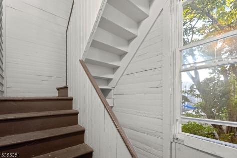 23 9TH Avenue East Orange NJ 07018