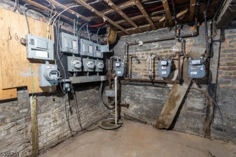 23 9TH Avenue East Orange NJ 07018