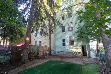 23 9TH Avenue East Orange NJ 07018