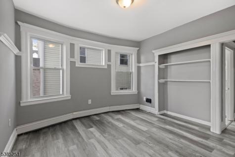 23 9TH Avenue East Orange NJ 07018