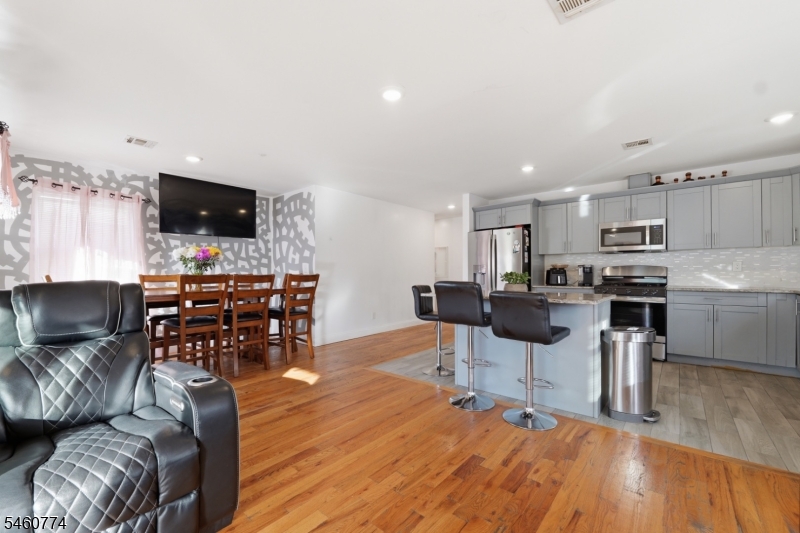 28 Hanford Street Newark NJ 07114