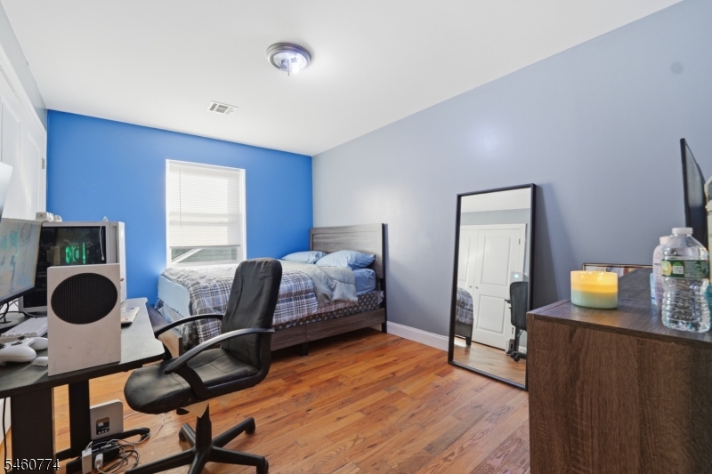 28 Hanford Street Newark NJ 07114