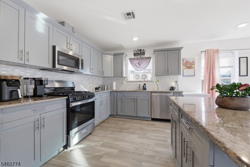 28 Hanford Street Newark NJ 07114