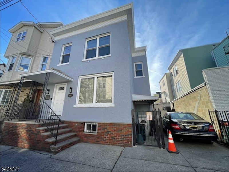 332 Lafayette Street Newark NJ 07105