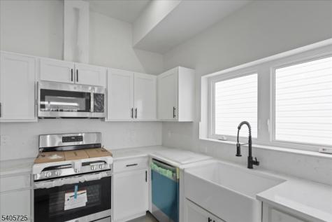360 21ST Street Irvington NJ 07111