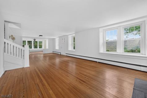 30 Hoffmans Crossing R Lebanon NJ 07830