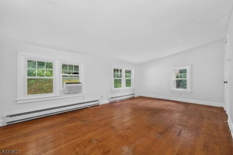 30 Hoffmans Crossing R Lebanon NJ 07830