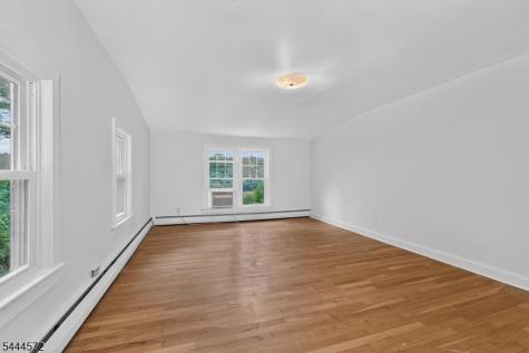 30 Hoffmans Crossing R Lebanon NJ 07830