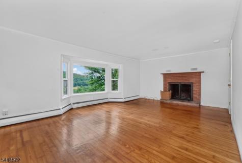 30 Hoffmans Crossing R Lebanon NJ 07830