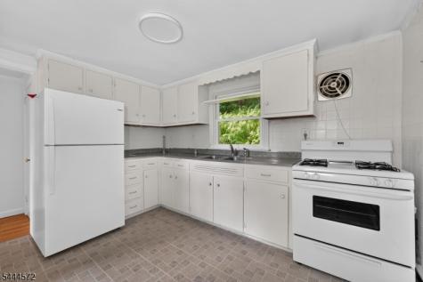 30 Hoffmans Crossing R Lebanon NJ 07830