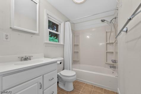 30 Hoffmans Crossing R Lebanon NJ 07830