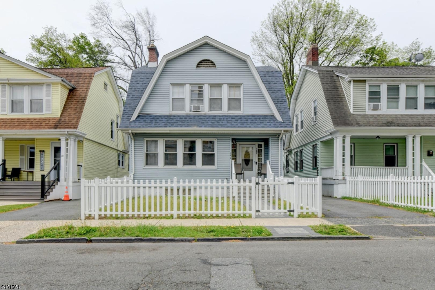147 4TH Avenue East Orange NJ 07017