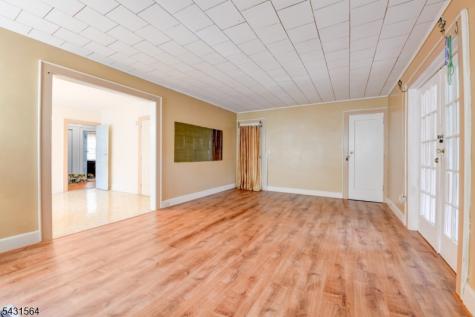 147 4TH Avenue East Orange NJ 07017
