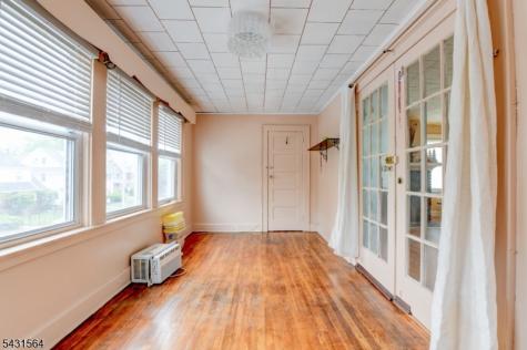147 4TH Avenue East Orange NJ 07017