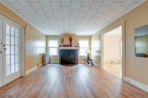 147 4TH Avenue East Orange NJ 07017