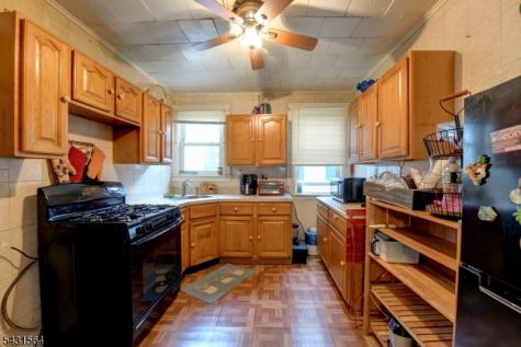 147 4TH Avenue East Orange NJ 07017