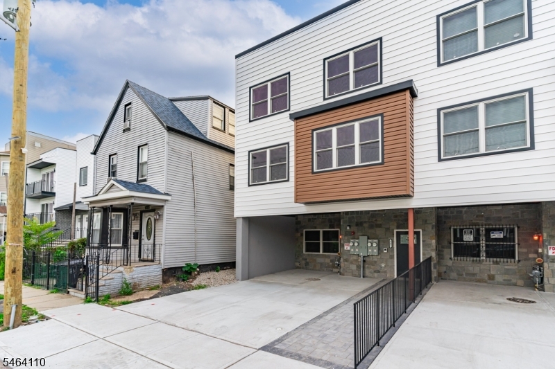 643 S 10th Street Newark NJ 07108