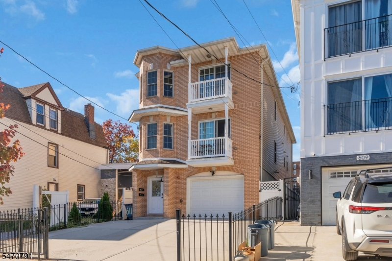611 Hunterdon Street Newark NJ 07108