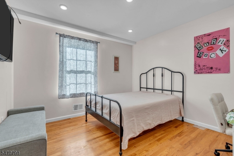 611 Hunterdon Street Newark NJ 07108