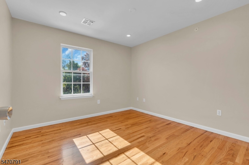 611 Hunterdon Street Newark NJ 07108