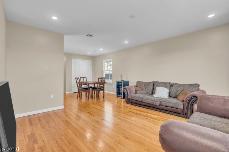 611 Hunterdon Street Newark NJ 07108