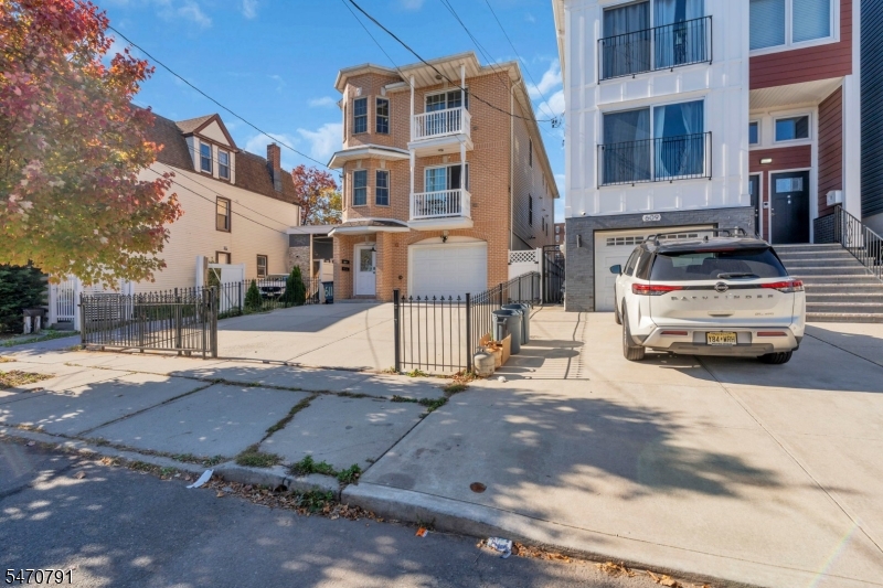 611 Hunterdon Street Newark NJ 07108
