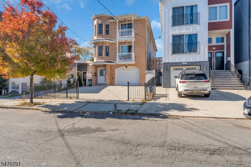 611 Hunterdon Street Newark NJ 07108