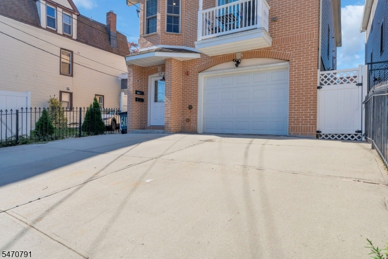 611 Hunterdon Street Newark NJ 07108