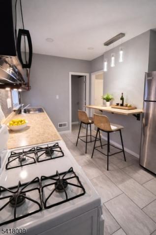 633 Thomas Boulevard East Orange NJ 07017
