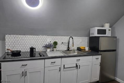633 Thomas Boulevard East Orange NJ 07017