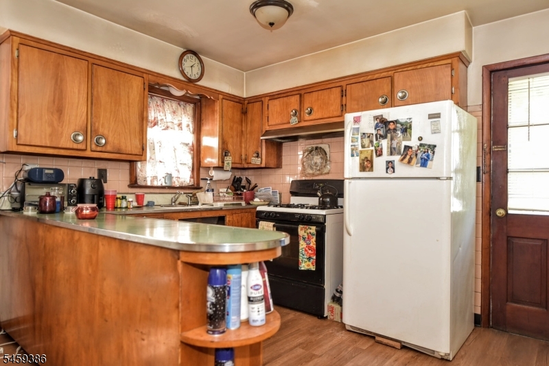 27 Hillcrest Avenue Lodi NJ 07644