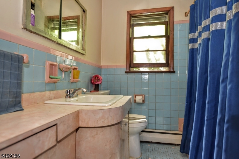 27 Hillcrest Avenue Lodi NJ 07644