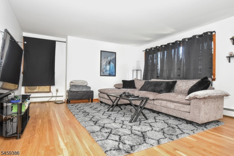 27 Hillcrest Avenue Lodi NJ 07644