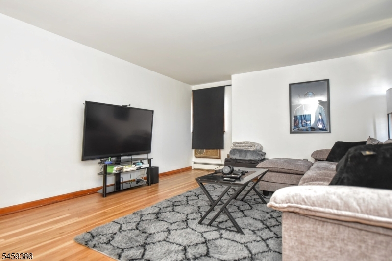 27 Hillcrest Avenue Lodi NJ 07644