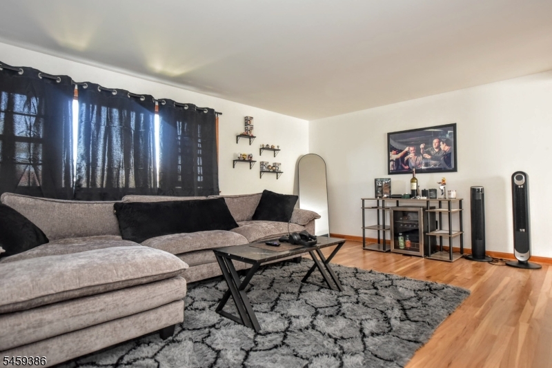 27 Hillcrest Avenue Lodi NJ 07644