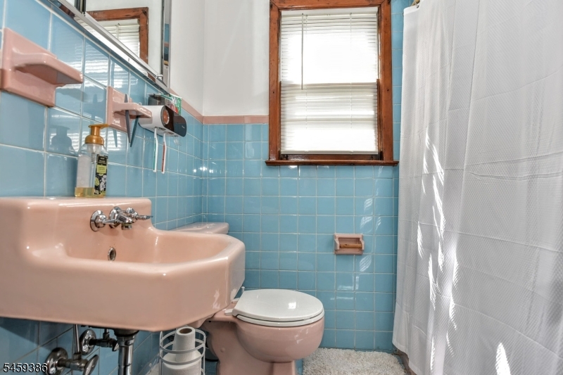27 Hillcrest Avenue Lodi NJ 07644