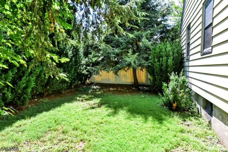 27 Hillcrest Avenue Lodi NJ 07644
