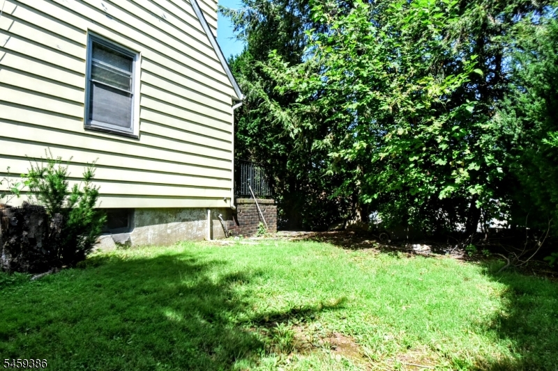 27 Hillcrest Avenue Lodi NJ 07644