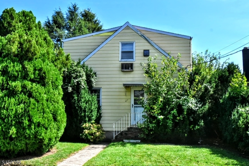27 Hillcrest Avenue Lodi NJ 07644