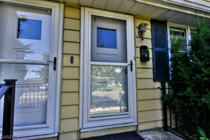 27 Hillcrest Avenue Lodi NJ 07644