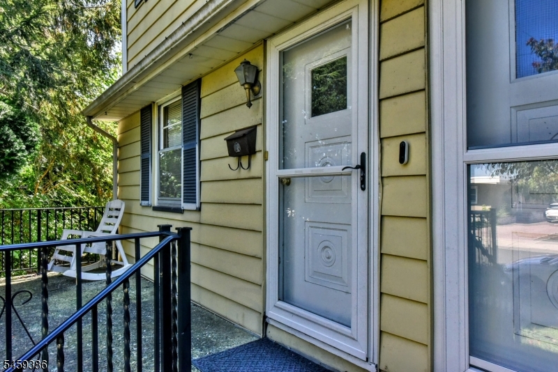 27 Hillcrest Avenue Lodi NJ 07644