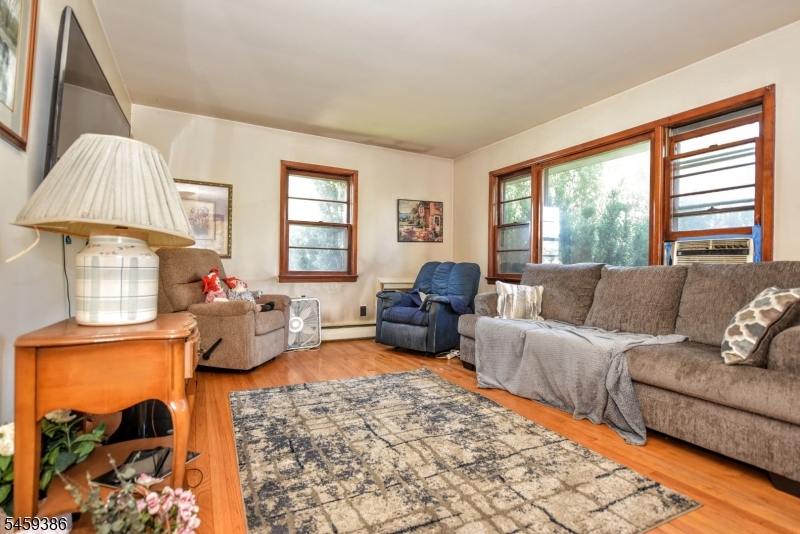 27 Hillcrest Avenue Lodi NJ 07644