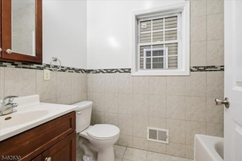28 Davis Street Harrison NJ 07029