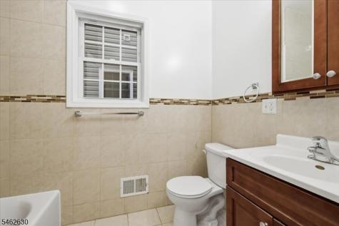 28 Davis Street Harrison NJ 07029