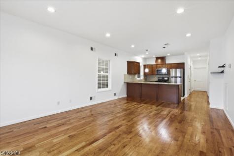 28 Davis Street Harrison NJ 07029