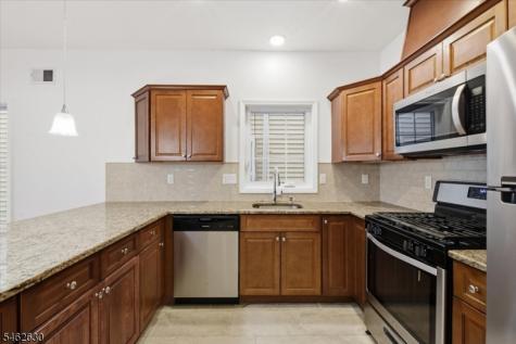 28 Davis Street Harrison NJ 07029