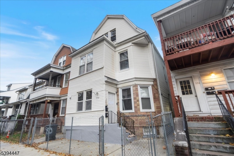 552 Norwood Street East Orange NJ 07018