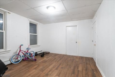 552 Norwood Street East Orange NJ 07018