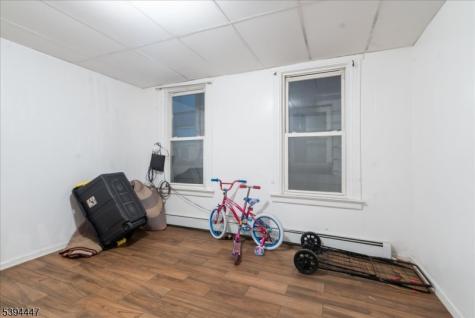 552 Norwood Street East Orange NJ 07018